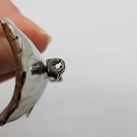 silver tone dogwood flower brooch with AB rhinestone - Picture 4 of 5